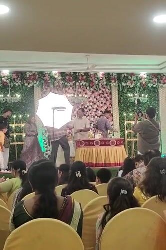 Wedding reception celebration captured in Mumbai hall