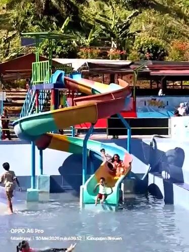 Families enjoy sunny day at Indonesian water park