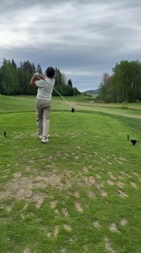 Morning scenes captured golfer and ducklings in Hakadal Norway