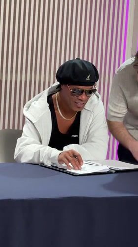 Ronaldinho signs autographs in Yerevan, Armenia