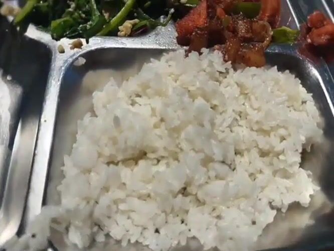 Compartmented meal tray observed in Shanghai early morning
