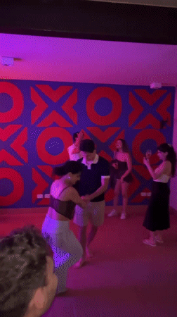 Dance party with purple lighting observed in São Paulo