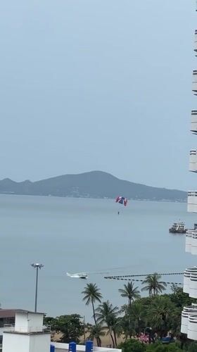 Parasailing activity recorded off Pattaya coast during early morning hours