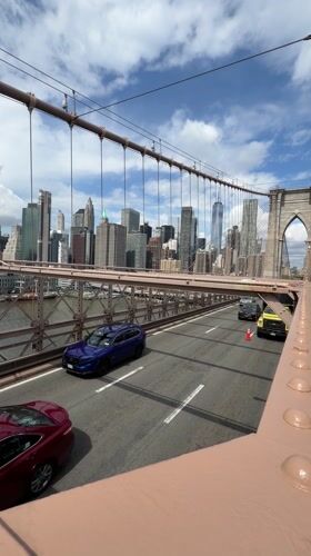 Brooklyn Bridge daytime skyline views captured by witness