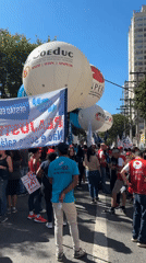 Education demonstration draws crowds to São Paulo streets