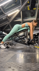 Woman exercises, takes gym selfies in Sankt-Peterburg fitness center