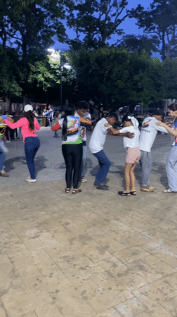 Nail salon session documented in Tinaquillo, Venezuela