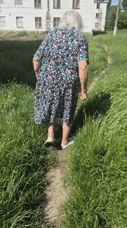 Elderly woman's afternoon walk documented across Chișinău neighborhoods