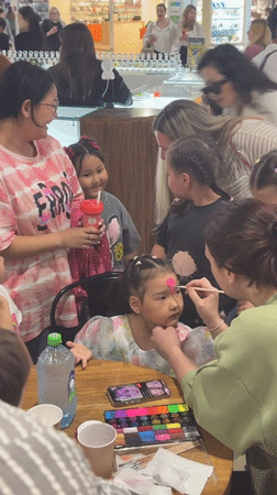 Children's festival brings entertainment to Russian shopping mall