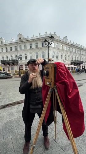 Vintage and modern cameras meet at a Nizhny Novgorod cultural shoot