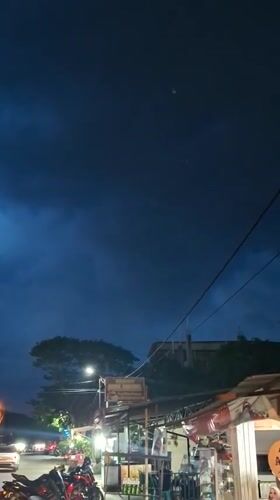 Daily life documented across Lhokseumawe during morning storm