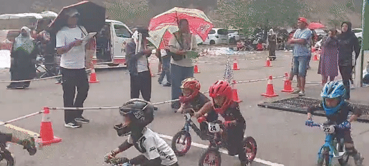 Kids' balance bike race in full swing at Teluk Bayur