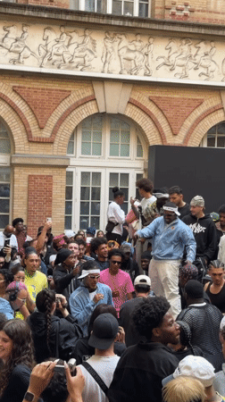 Street performers draw crowd in Paris courtyard