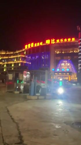 Nighttime street scenes documented in Jiulongpo District, China