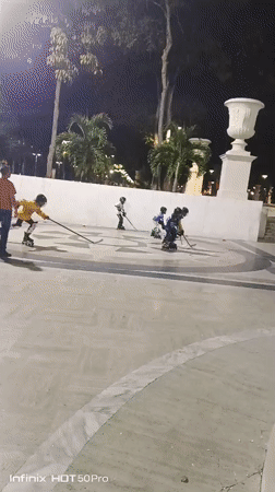 Night activity across Caracas parks and plazas