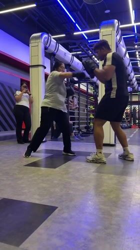Boxing class in session at a Nong Pa Khrang gym