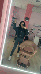Woman documents selfie session in Veliko Tarnovo beauty salon