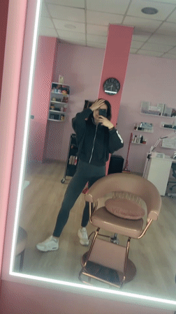 Woman documents selfie session in Veliko Tarnovo beauty salon
