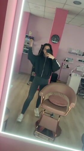 Woman documents selfie session in Veliko Tarnovo beauty salon