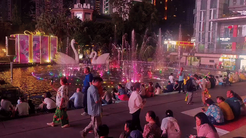 Evening street life captured across Liangjiang district plazas