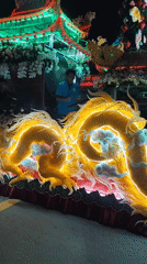 Nighttime religious procession with illuminated floats draws crowds near Đà Lạt