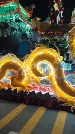 Nighttime religious procession with illuminated floats draws crowds near Đà Lạt