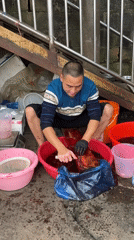 Morning market bustles with vendors, families in Jiangjin