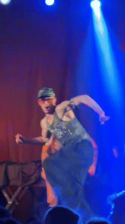 Late-night concert draws crowds to industrial venue in Bragança