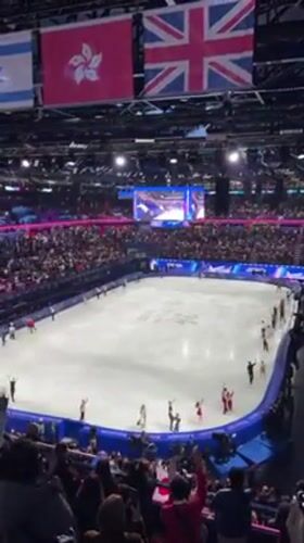Ice skating event draws crowds to Assago arena