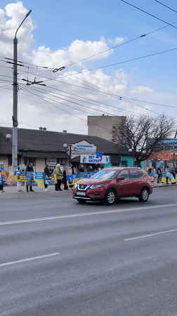 Small pro-Ukraine demonstration and cake preparation observed in Vinnytsia
