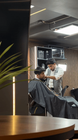 Late-night haircut captured at modern Puebla barbershop