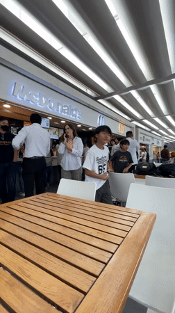 Long lines observed at Mexico City airport McDonald's