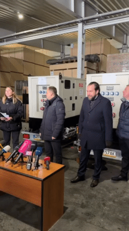 Officials hold warehouse press conference in Ukraine with generators