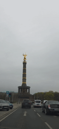 Berlin Victory Column observed by witnesses under gray skies
