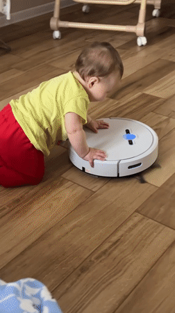 Baby uses robot vacuum as walking aid in Krasnodar