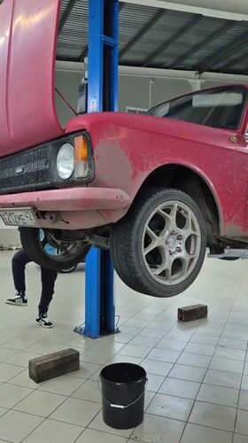 Auto repair work documented in Kemerovo garage