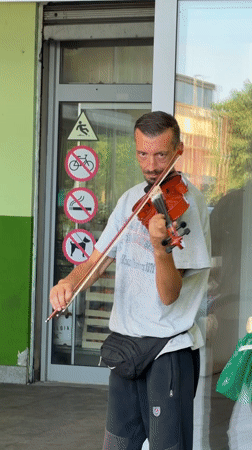 Violin playing on the streets of Podgorica