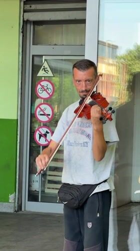 Violin playing on the streets of Podgorica