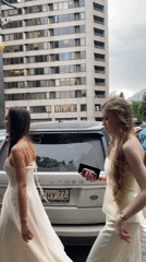 Afternoon gatherings and daily life around Moscow Congress Center