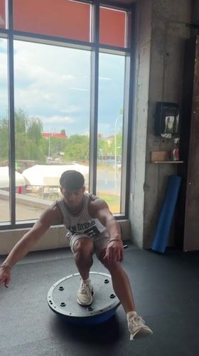 Gym workout session in Sofia, core training and selfie