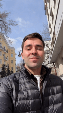 Routine street scenes documented in central Moscow district