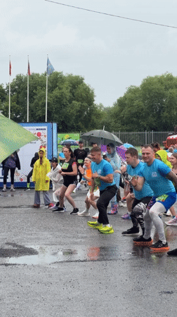 Outdoor group workout continues through rain in Kolomna