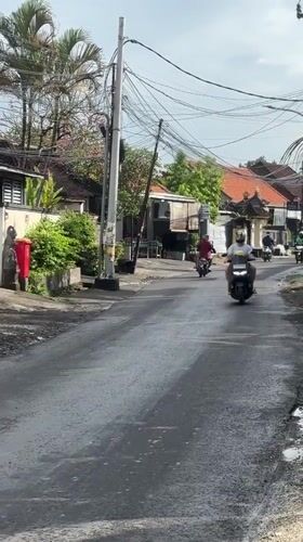 Morning life unfolds in North Kuta cafes and streets