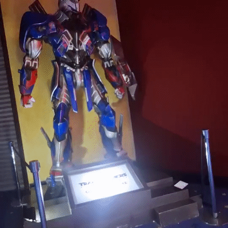 Transformers Optimus Prime Display Spotted in Sarandí, Argentina
