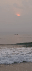 Peaceful sunrise captured at Đà Nẵng beach by witnesses