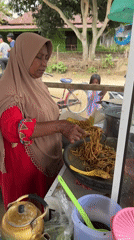 Street food, market stalls, and flooded roads in Geunteng