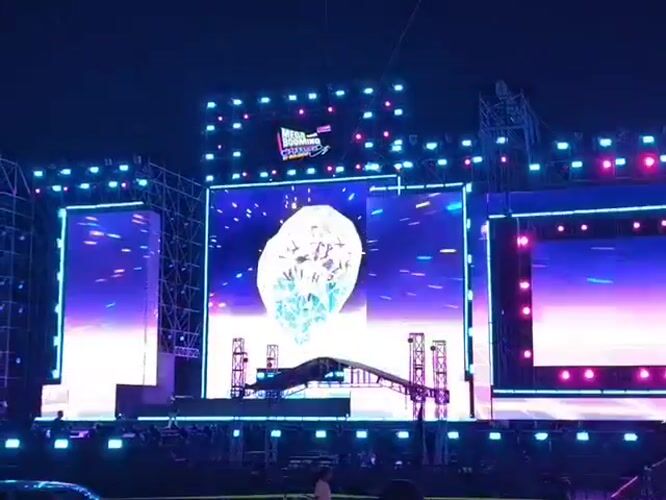 Kay Tran concert draws crowds in Nha Trang Vietnam