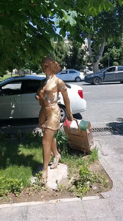 Morning street scenes documented in Samarkand City