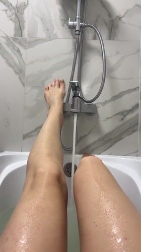 Person takes bath in Sinyavino, Russia bathtub