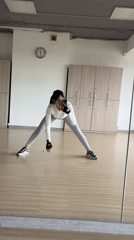 Woman documents morning workout routine at Sochi gym